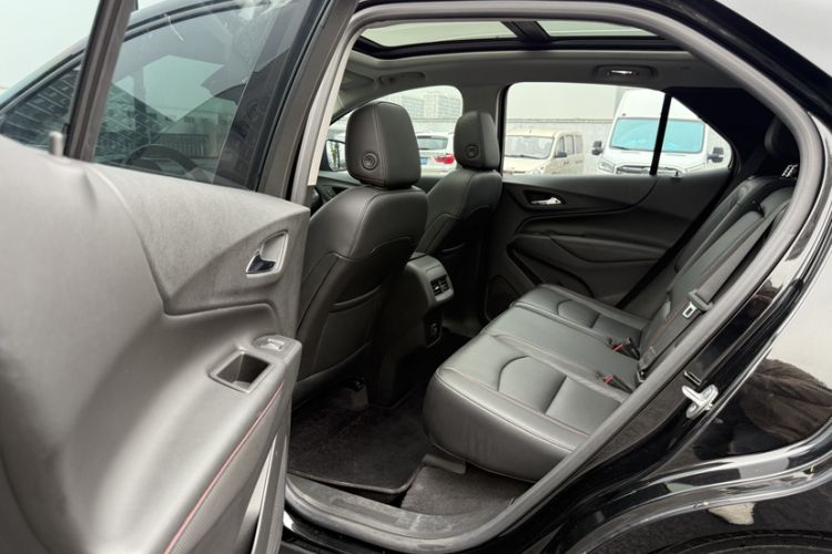 Used Chevrolet Equinox 2019 Redline 550T Automatic All-Wheel-Drive RS Model China VI Standard Interior 8