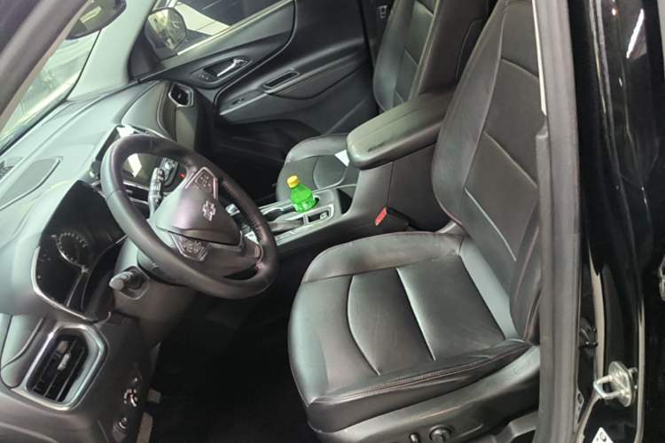 Used Chevrolet Equinox 2019 Redline 550T Automatic All-Wheel-Drive Trailblazer RS China VI Standard Left Front Seat
