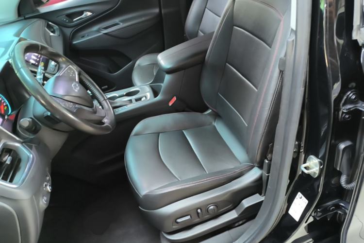 Used Chevrolet Equinox 2019 Redline 550T Automatic All-Wheel-Drive Trailblazer RS China VI Standard Left Front Seat