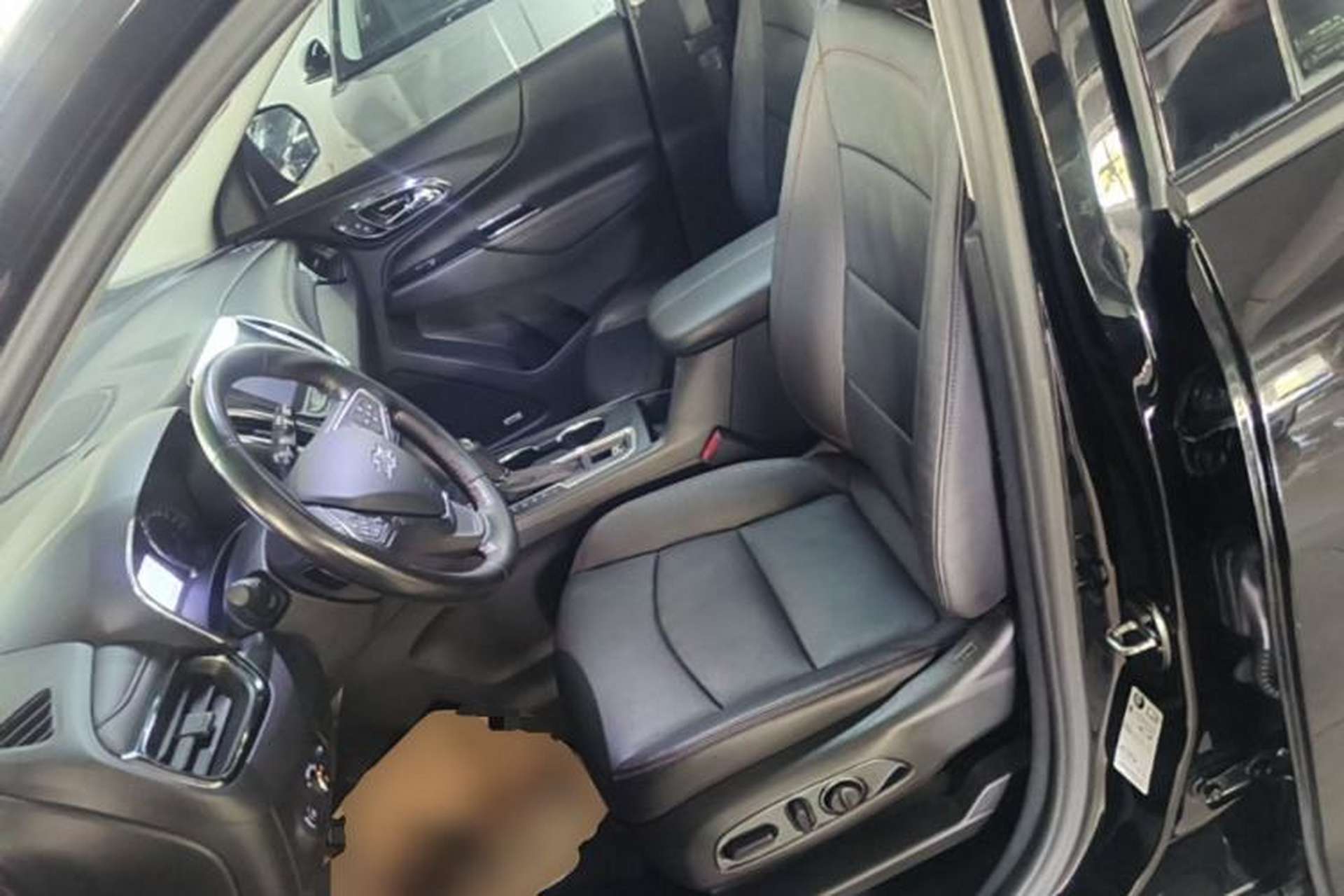 Used Chevrolet Equinox 2019 Redline 550T Automatic All-Wheel-Drive Trailblazer RS China VI Standard Left Front Seat