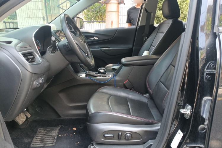 Used Chevrolet Equinox 2019 Redline 550T Automatic All-Wheel-Drive Trailblazer RS China VI Standard Left Front Seat