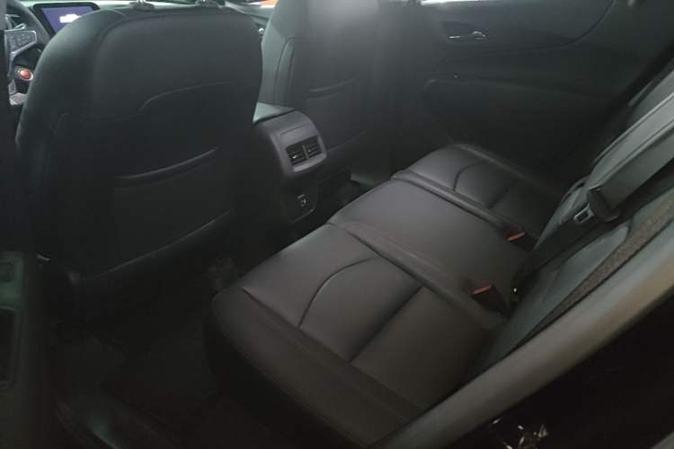 Used Chevrolet Equinox 2019 Redline 550T Automatic All-Wheel-Drive RS Model China VI Standard Left Rear Seat