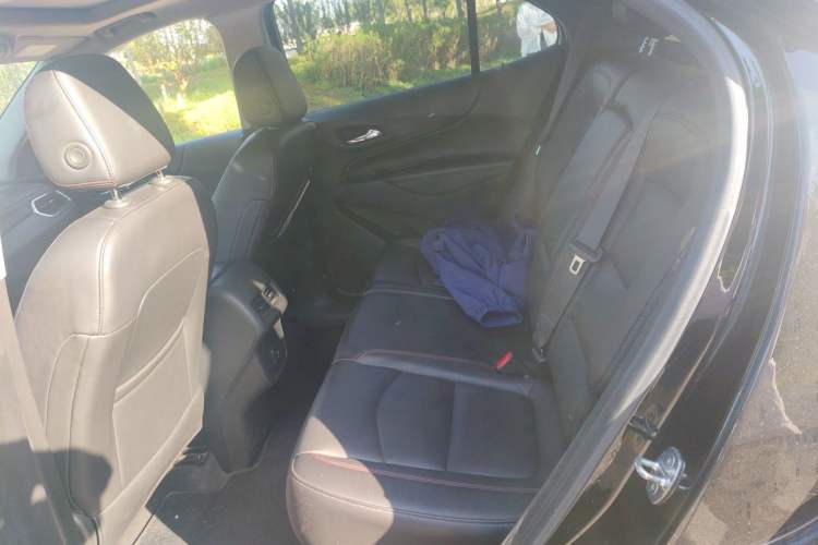 Used Chevrolet Equinox 2019 Redline 550T Automatic All-Wheel-Drive RS Model China VI Standard Left Rear Seat