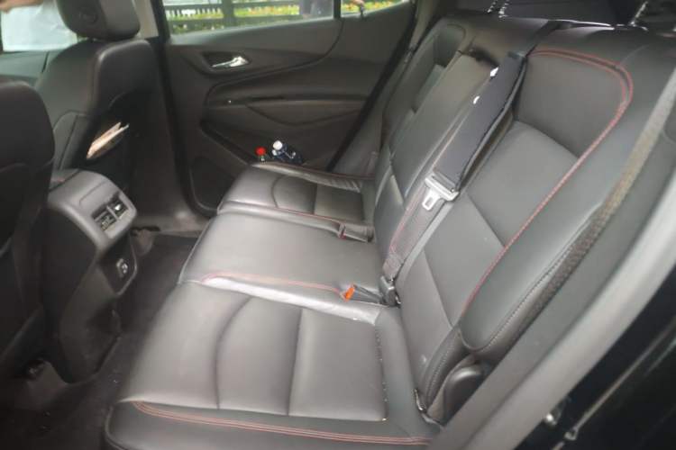 Used Chevrolet Equinox 2019 Redline 550T Automatic All-Wheel-Drive RS Model China VI Standard Left Rear Seat