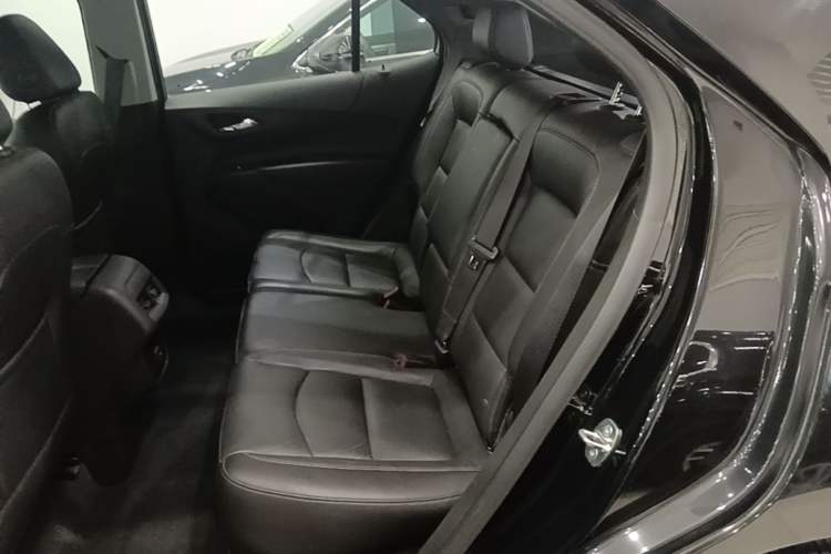 Used Chevrolet Equinox 2019 535T Automatic YuJie Edition China V Standard Left Rear Seat
