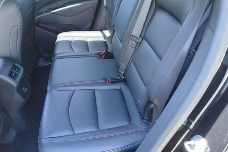 Used Chevrolet Equinox 2019 Redline 550T Automatic All-Wheel-Drive RS Model China VI Standard Left Rear Seat