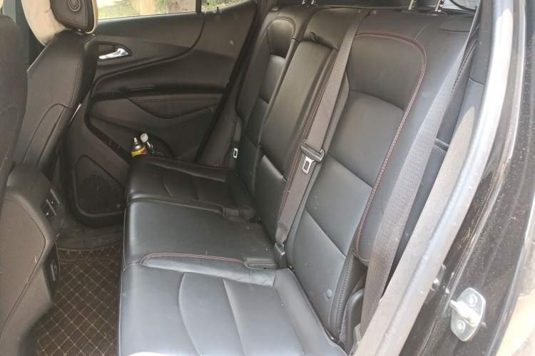 Used Chevrolet Equinox 2019 Redline 550T Automatic All-Wheel-Drive RS Model China VI Standard Left Rear Seat