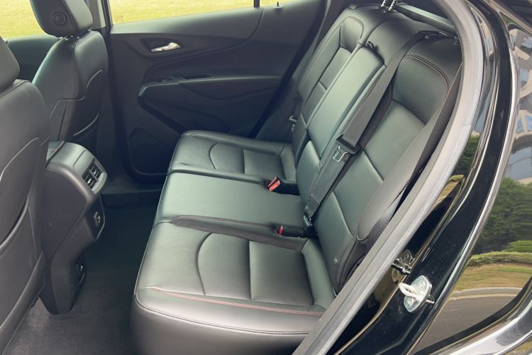 Used Chevrolet Equinox 2019 Redline 550T Automatic All-Wheel-Drive Trailblazer RS China VI Standard Left Rear Seat