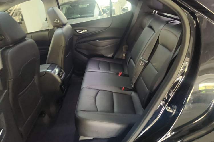 Used Chevrolet Equinox 2019 Redline 550T Automatic All-Wheel-Drive Trailblazer RS China VI Standard Left Rear Seat