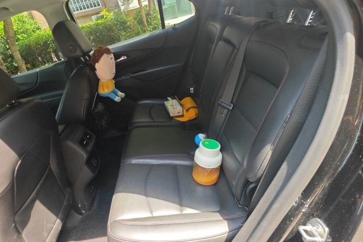 Used Chevrolet Equinox 2019 Redline 550T Automatic All-Wheel-Drive Trailblazer RS China VI Standard Left Rear Seat