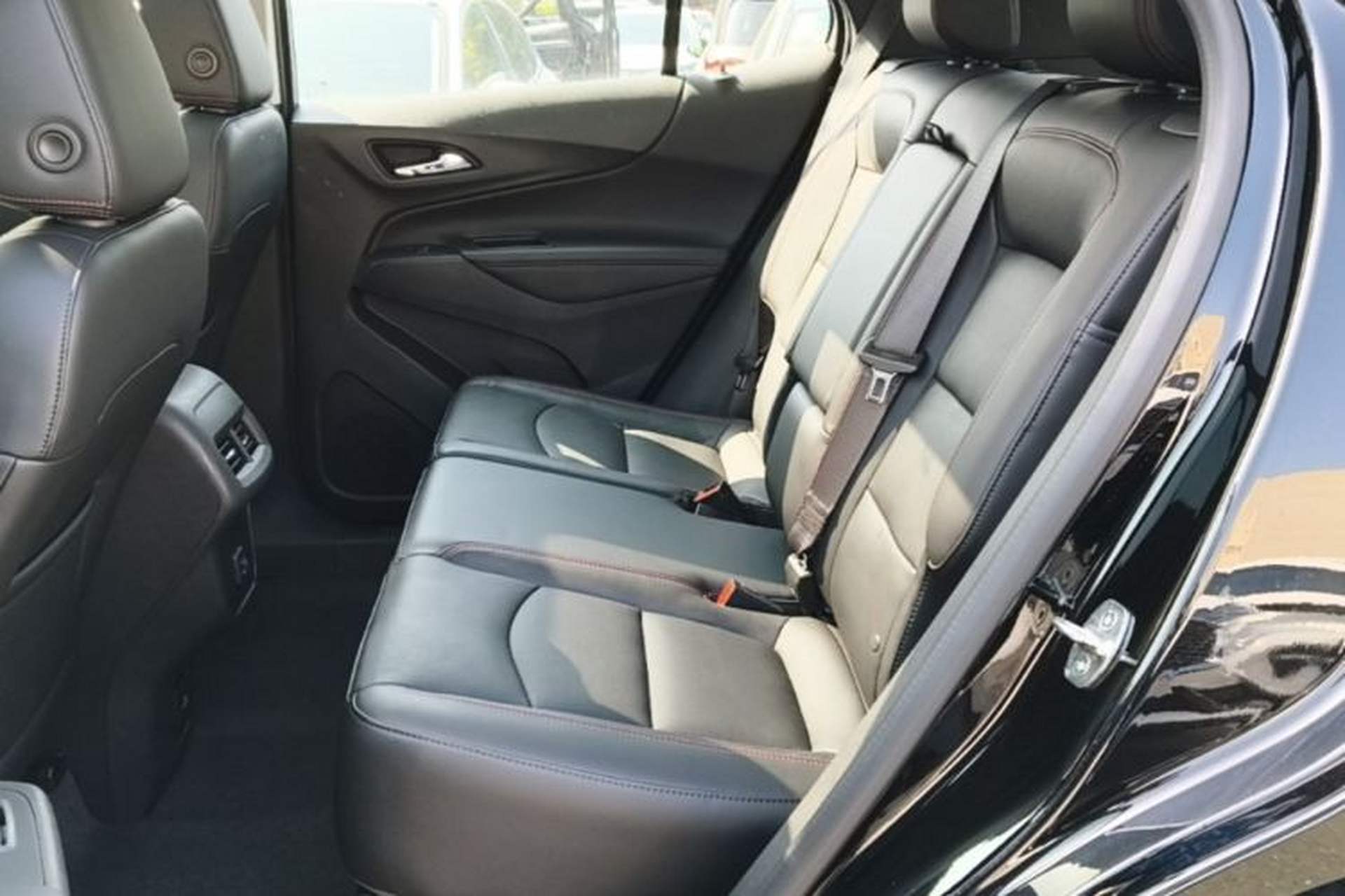 Used Chevrolet Equinox 2019 Redline 550T Automatic All-Wheel-Drive Trailblazer RS China VI Standard Left Rear Seat