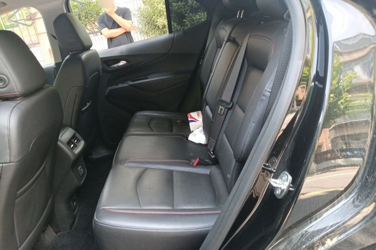 Used Chevrolet Equinox 2019 Redline 550T Automatic All-Wheel-Drive Trailblazer RS China VI Standard Left Rear Seat