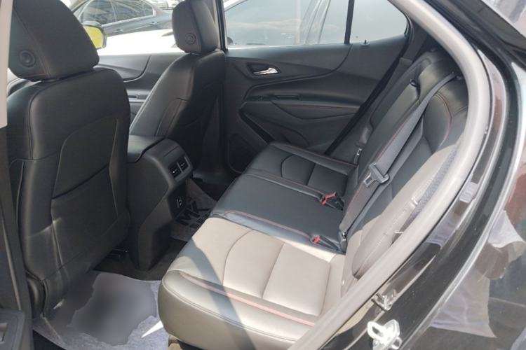 Used Chevrolet Equinox 2019 Redline 550T Automatic All-Wheel-Drive RS Model China VI Standard Left Rear Seat