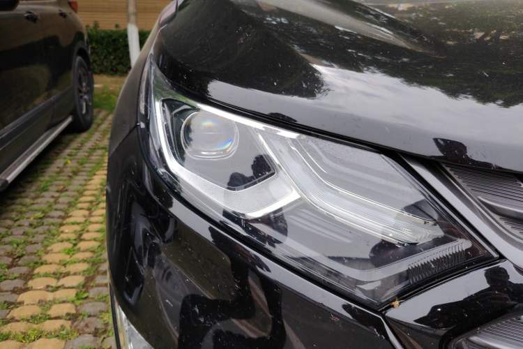Used Chevrolet Equinox 2019 Redline 550T Automatic All-Wheel-Drive Trailblazer RS China VI Standard Right Front Headlight