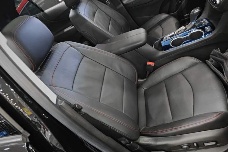 Used Chevrolet Equinox 2019 Redline 550T Automatic All-Wheel-Drive Trailblazer RS China VI Standard Right Front Seat