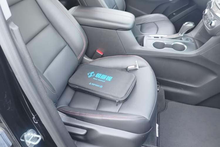 Used Chevrolet Equinox 2019 Redline 550T Automatic All-Wheel-Drive RS Model China VI Standard Right Front Seat
