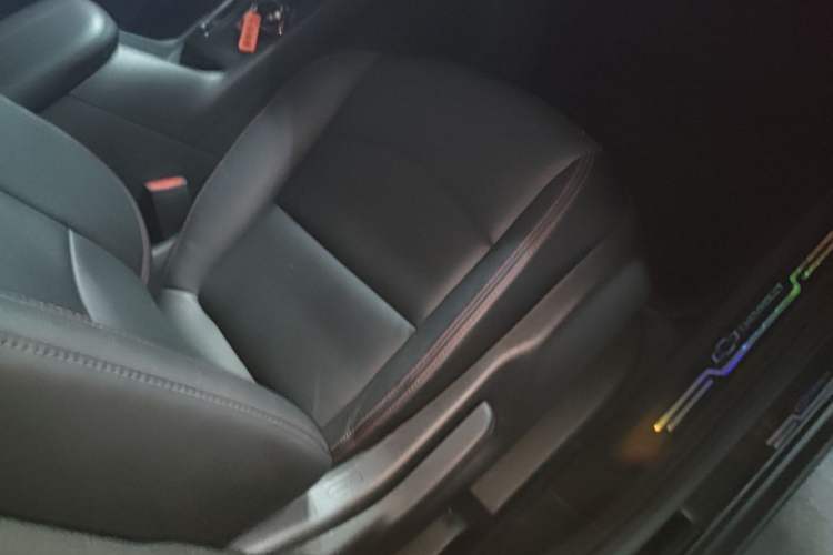 Used Chevrolet Equinox 2019 Redline 550T Automatic All-Wheel-Drive RS Model China VI Standard Right Front Seat