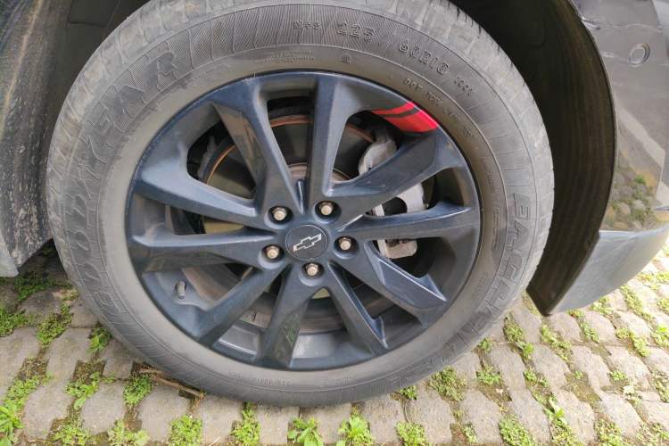 Used Chevrolet Equinox 2019 Redline 550T Automatic All-Wheel-Drive Trailblazer RS China VI Standard Right Front Wheel Hub