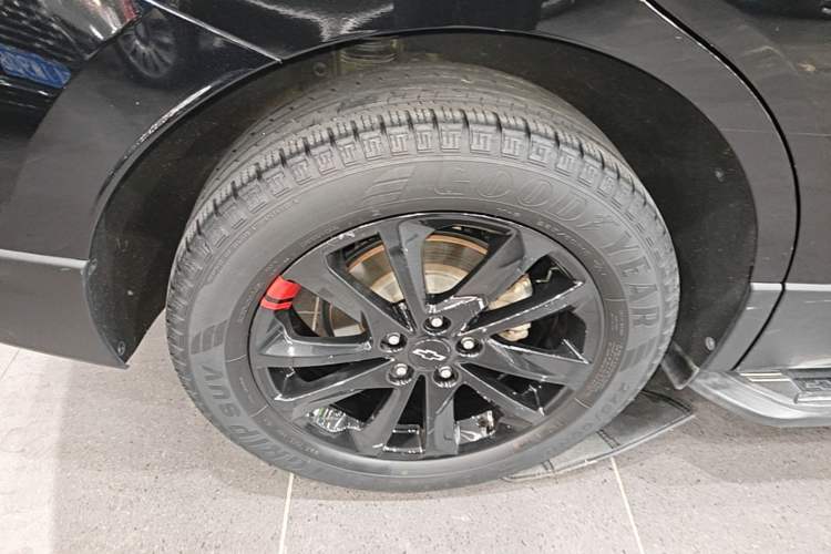Used Chevrolet Equinox 2019 Redline 550T Automatic All-Wheel-Drive Trailblazer RS China VI Standard Right Rear Wheel Hub