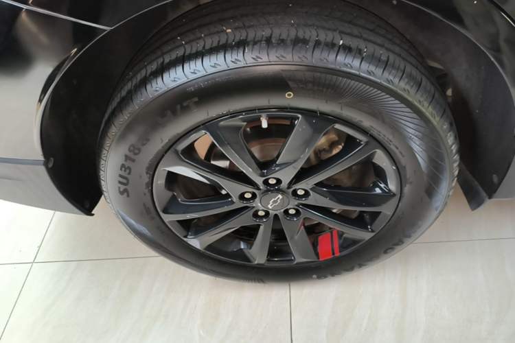 Used Chevrolet Equinox 2019 Redline 550T Automatic All-Wheel-Drive Trailblazer RS China VI Standard Right Rear Wheel Hub