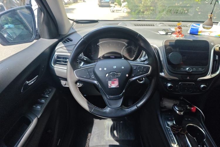 Used Chevrolet Equinox 2019 Redline 550T Automatic All-Wheel-Drive Trailblazer RS China VI Standard Steering Wheel