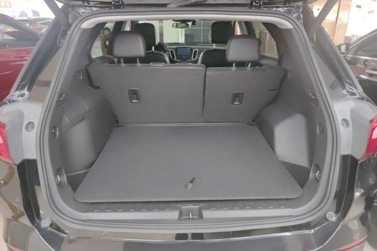 Used Chevrolet Equinox 2019 Redline 550T Automatic All-Wheel-Drive RS Model China VI Standard Trunk