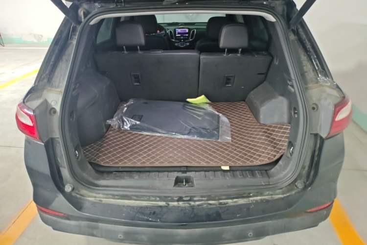 Used Chevrolet Equinox 2019 535T Automatic YuJie Edition China VI Trunk