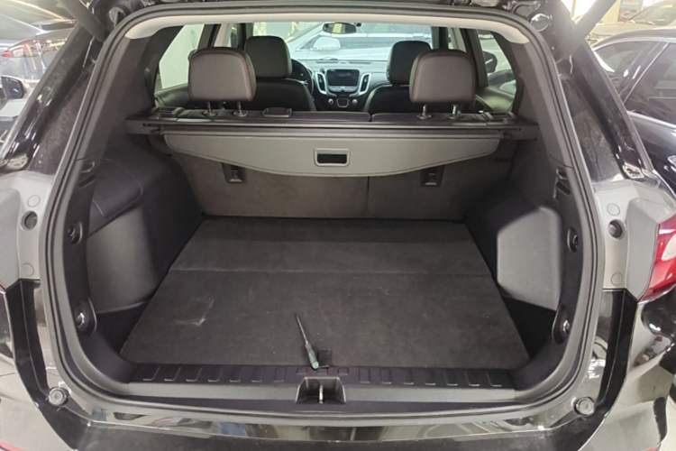 Used Chevrolet Equinox 2019 Redline 550T Automatic All-Wheel-Drive Trailblazer RS China VI Standard Trunk