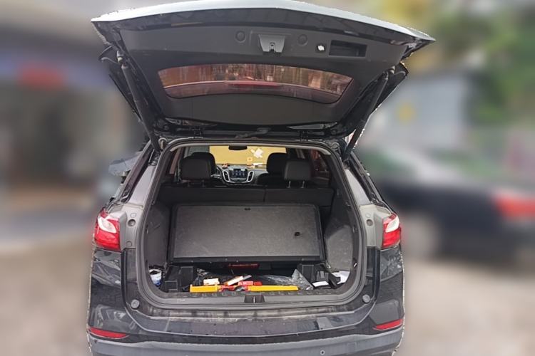 Used Chevrolet Equinox 2019 535T Automatic YuJie Edition China VI Trunk