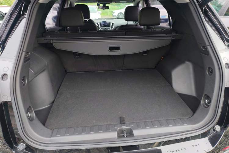 Used Chevrolet Equinox 2019 535T Automatic YuJie Edition China VI Trunk