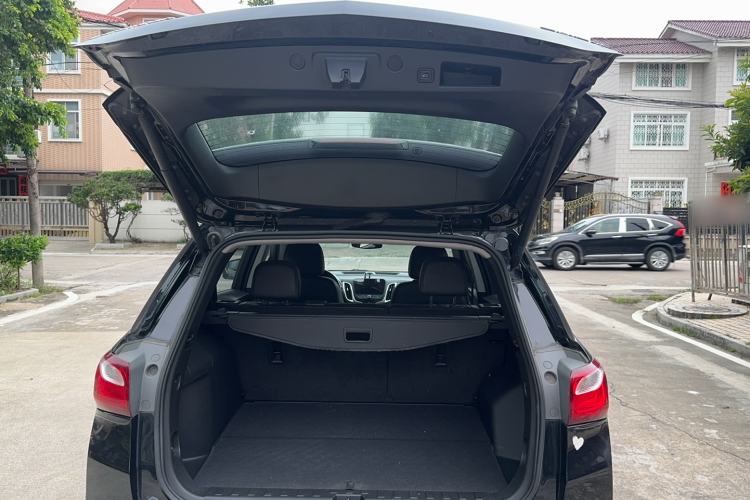 Used Chevrolet Equinox 2019 535T Automatic YuJie Edition China VI Trunk