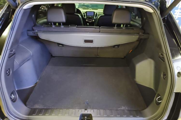 Used Chevrolet Equinox 2019 535T Automatic YuJie Edition China V Standard Trunk