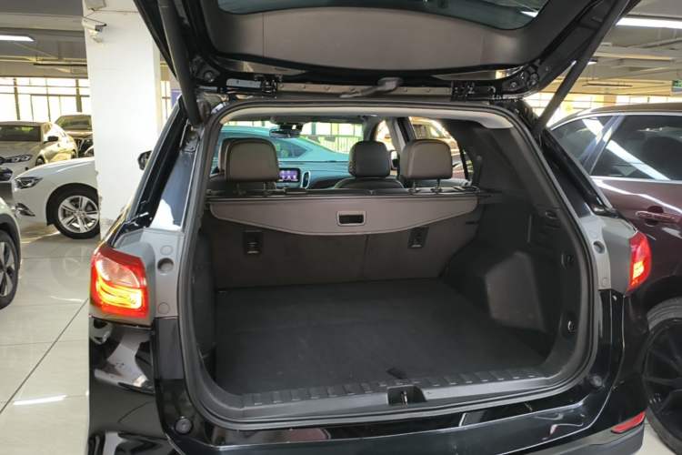 Used Chevrolet Equinox 2019 Redline 550T Automatic All-Wheel-Drive Trailblazer RS China VI Standard Trunk