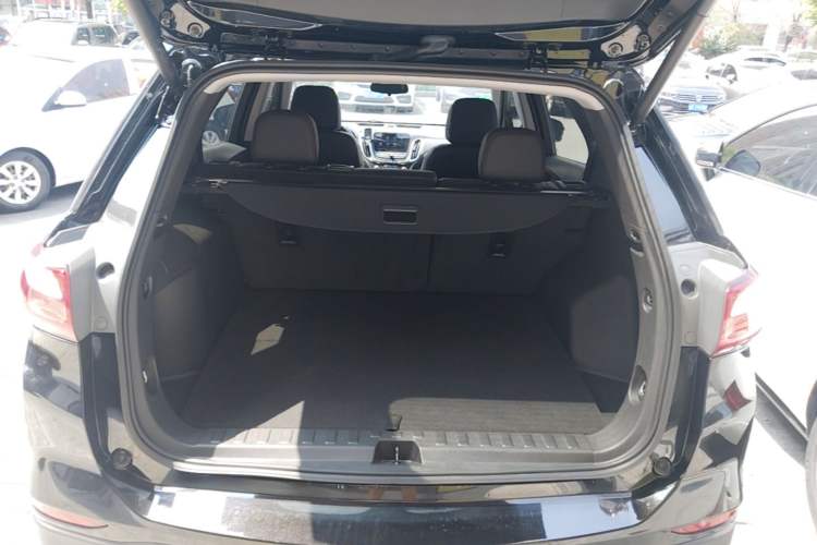 Used Chevrolet Equinox 2019 Redline 550T Automatic All-Wheel-Drive RS Model China VI Standard Trunk