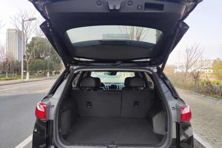 Used Chevrolet Equinox 2019 535T Automatic YuJie Edition China VI Trunk