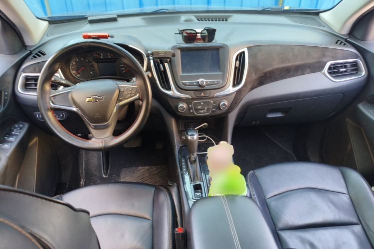 Used Chevrolet Equinox 2019 535T Automatic Lingjie Edition China VI Standard Center Console