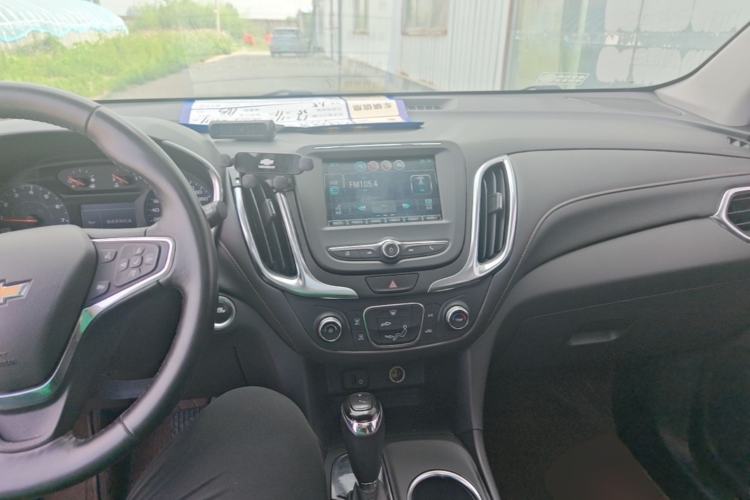 Used Chevrolet Equinox 2019 535T Automatic Chijie Edition China VI Center Console