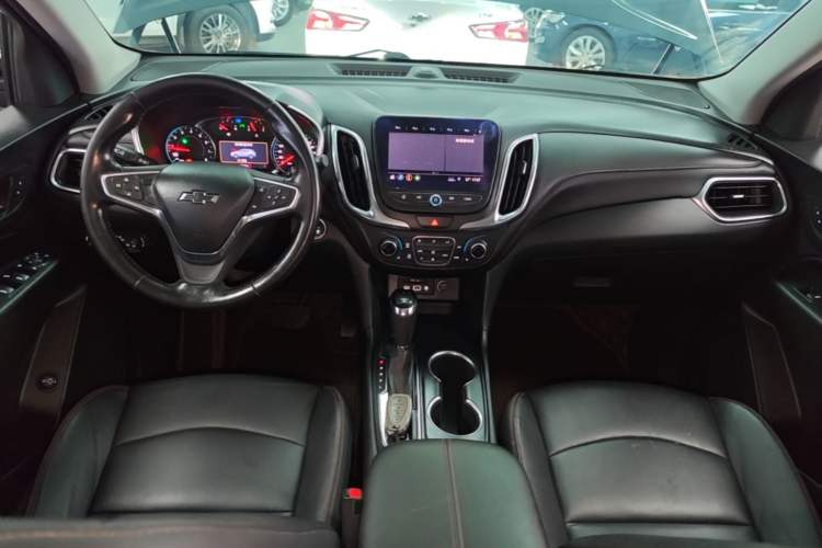 Used Chevrolet Equinox 2019 Redline 550T Automatic All-Wheel-Drive RS Model China VI Standard Center Console