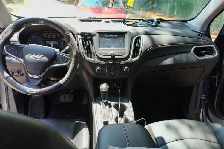Used Chevrolet Equinox 2019 535T Automatic Chijie Edition China VI Center Console