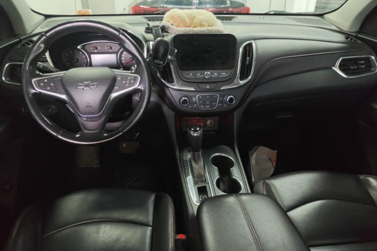 Used Chevrolet Equinox 2019 Redline 550T Automatic All-Wheel-Drive RS Model China VI Standard Center Console