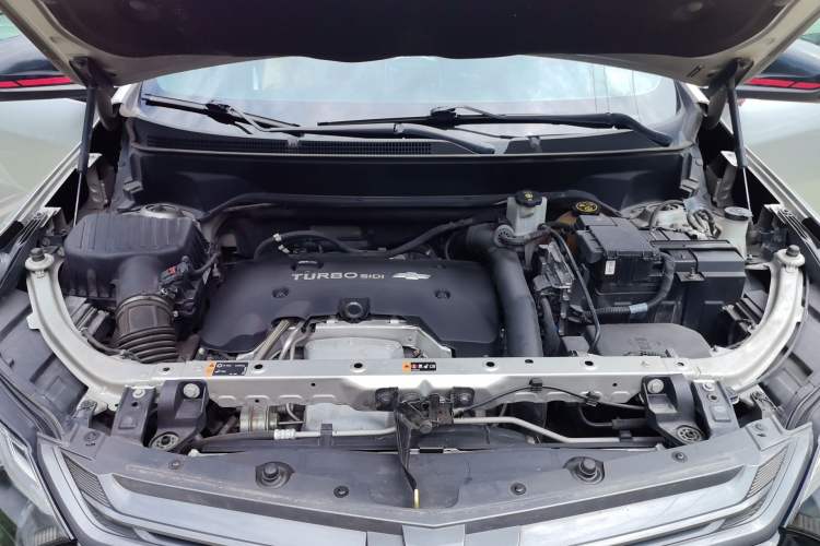 Used Chevrolet Equinox 2019 Redline 550T Automatic All-Wheel-Drive Trailblazer RS China VI Standard Engine Bay