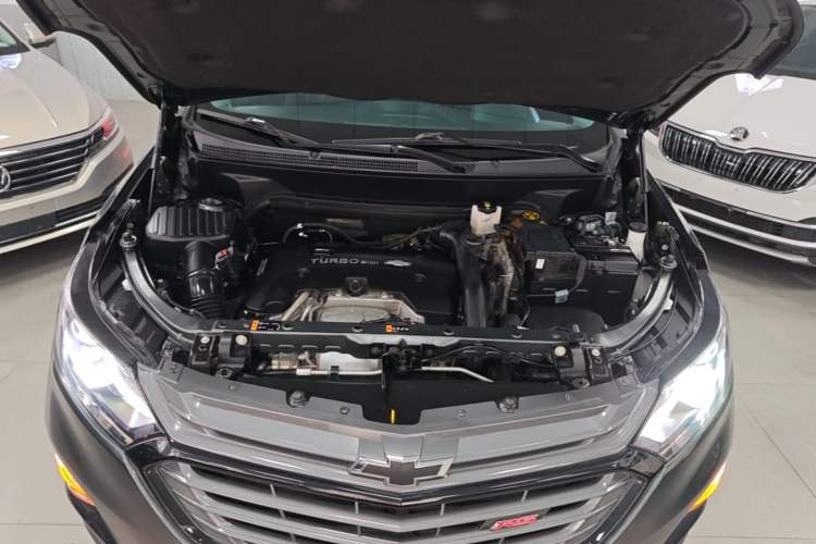Used Chevrolet Equinox 2019 Redline 550T Automatic All-Wheel-Drive RS Model China VI Standard Engine Bay