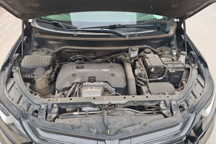 Used Chevrolet Equinox 2019 Redline 550T Automatic All-Wheel-Drive RS Model China V Standard Engine Bay