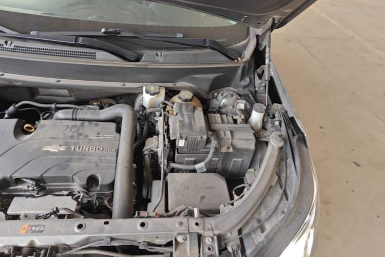 Used Chevrolet Equinox 2019 535T Automatic YuJie Edition China VI Engine Bay Left