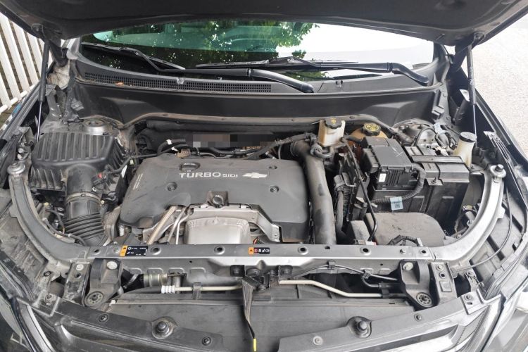 Used Chevrolet Equinox 2019 Redline 550T Automatic All-Wheel-Drive RS Model China VI Standard Engine Bay