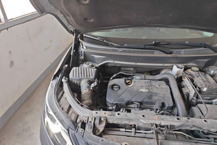 Used Chevrolet Equinox 2019 535T Automatic YuJie Edition China VI Engine Bay Right