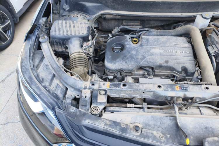 Used Chevrolet Equinox 2019 535T Automatic Lingjie Edition China VI Standard Engine Bay Right