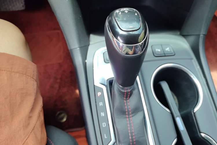 Used Chevrolet Equinox 2019 Redline 550T Automatic All-Wheel-Drive Trailblazer RS China VI Standard Gear Lever