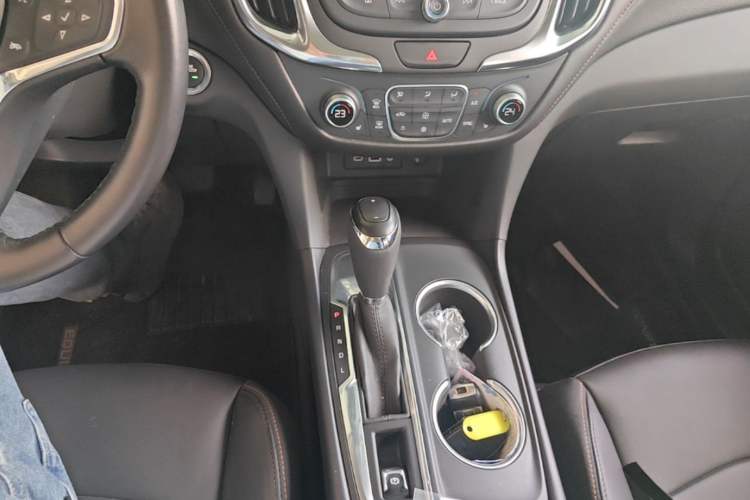 Used Chevrolet Equinox 2019 535T Automatic YuJie Edition China VI Gear Lever