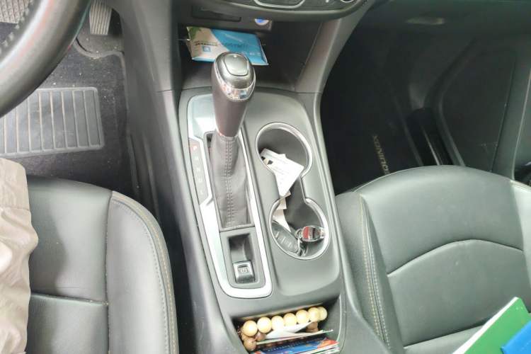 Used Chevrolet Equinox 2019 535T Automatic YuJie Edition China VI Gear Lever